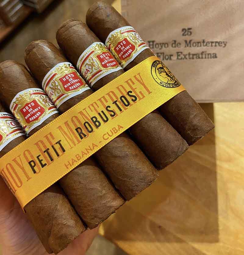 Các quý ông đã thử đắm chìm trong hương vị của xì gà Cuba mang thương hiệu Monterrey chưa